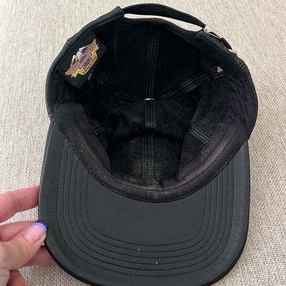 AUTHENTIC-VINTAGE 💯 LEATHER HARLIE-DAVIDSON HAT AND WALLET - Picture 4 of 11
